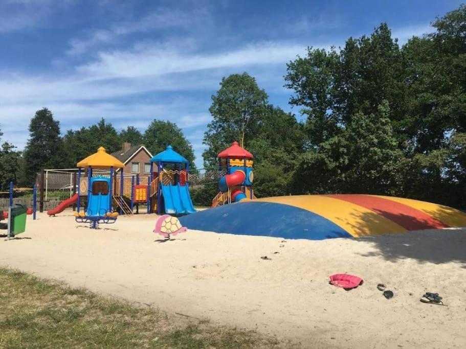 Camping De Pallegarste Chalet 119 Marienberg エクステリア 写真