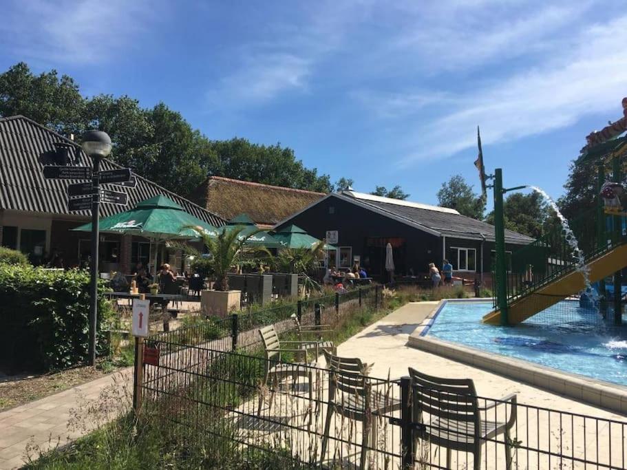 Camping De Pallegarste Chalet 119 Marienberg エクステリア 写真